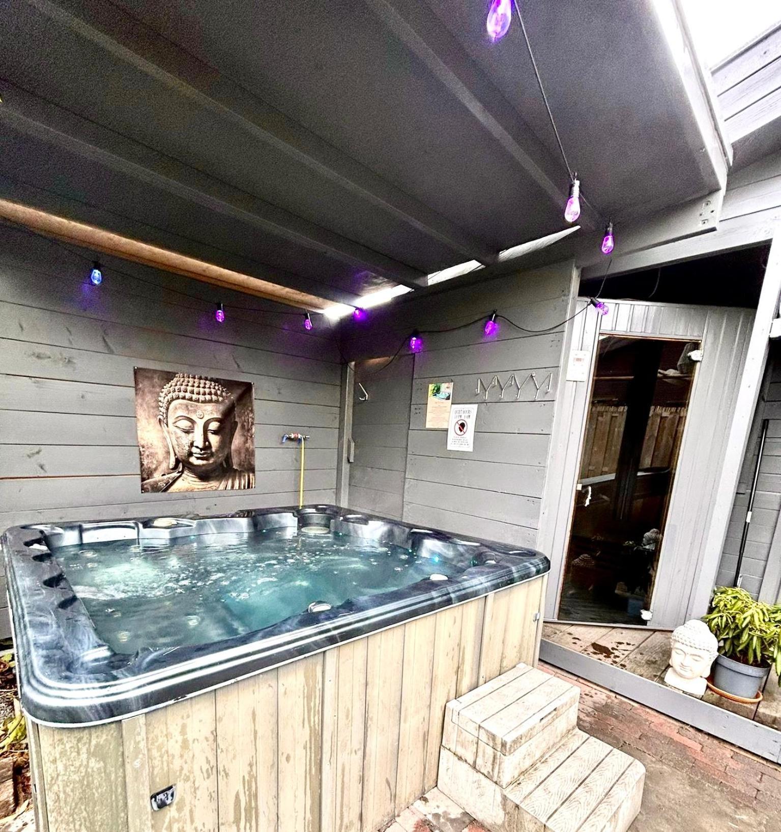 Buddha Style Family House & Jacuzzi & Sauna Near Amsterdam Vijfhuizen Esterno foto