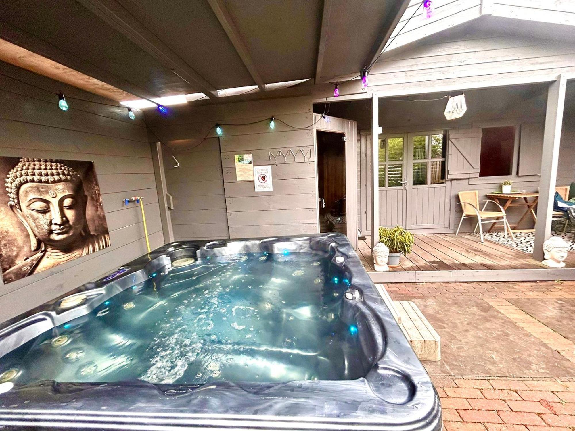 Buddha Style Family House & Jacuzzi & Sauna Near Amsterdam Vijfhuizen Esterno foto